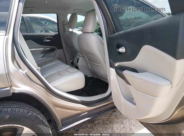 1C4PJLDB6KD325434 2019 JEEP CHEROKEE Silver VIN კოდის სტიკერის ხედი