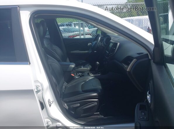 1C4PJLDB9HW534454 2017 JEEP CHEROKEE White Front interior view