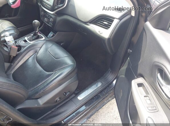 1C4PJLJS3HW573108 2017 JEEP CHEROKEE Black Front interior view