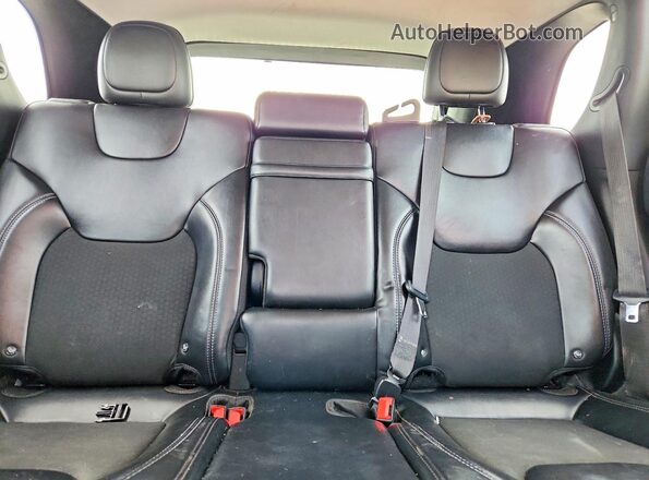 1C4PJLLB0KD185415 2019 JEEP CHEROKEE Red Rear seats view