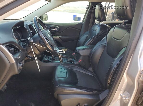 1C4PJLLB2KD164243 2019 JEEP CHEROKEE Silver Widok tylnych siedzeń