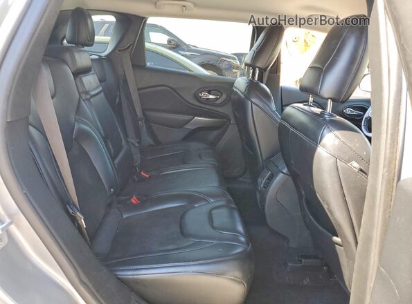 1C4PJLLB2KD164243 2019 JEEP CHEROKEE Silver Widok wnętrza z tyłu