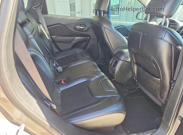 1C4PJLLB2KD265394 2019 JEEP CHEROKEE Коричневый Вид задней части салона