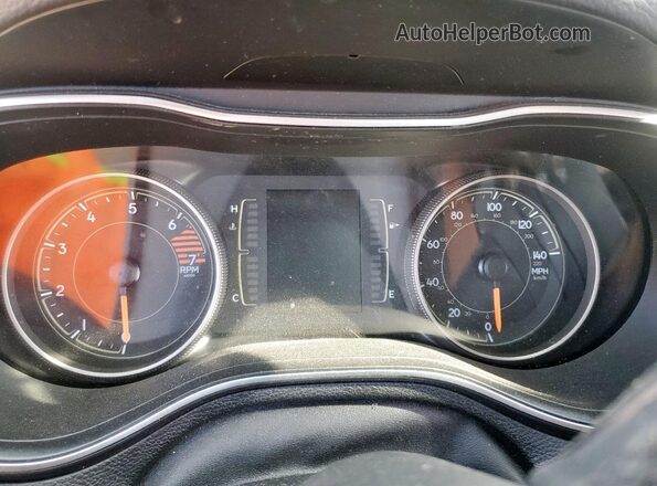 1C4PJLLB2KD466101 2019 JEEP CHEROKEE White ხელსაწყოთა პანელის ხედი