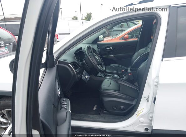 1C4PJLLB3KD240522 2019 JEEP CHEROKEE White Front interior view
