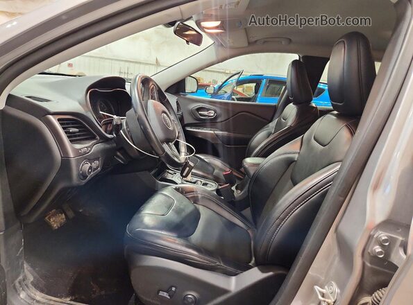 1C4PJLLB3KD301271 2019 JEEP CHEROKEE Серебряный Вид салона спереди