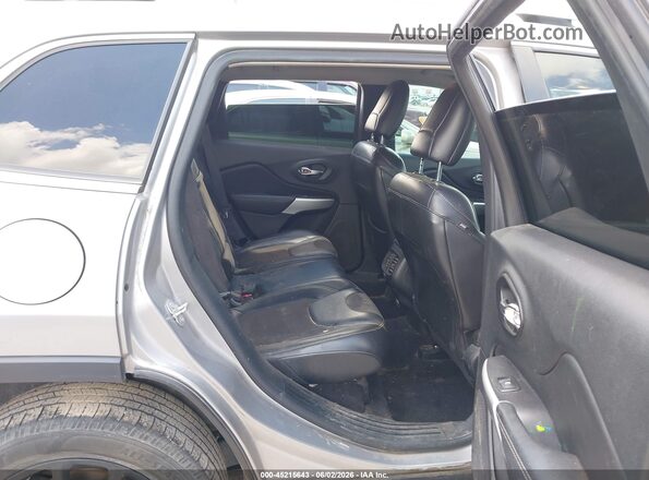 1C4PJLLB4JD621682 2018 JEEP CHEROKEE Silver Vista de la etiqueta del VIN