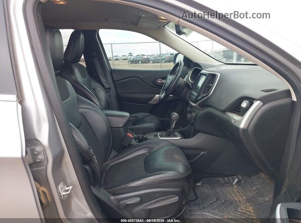 1C4PJLLB8JD573572 2018 JEEP CHEROKEE Gray წინა სალონის ხედი