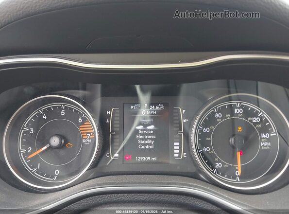 1C4PJLLB9LD653692 2020 JEEP CHEROKEE Silver Widok tylnych siedzeń