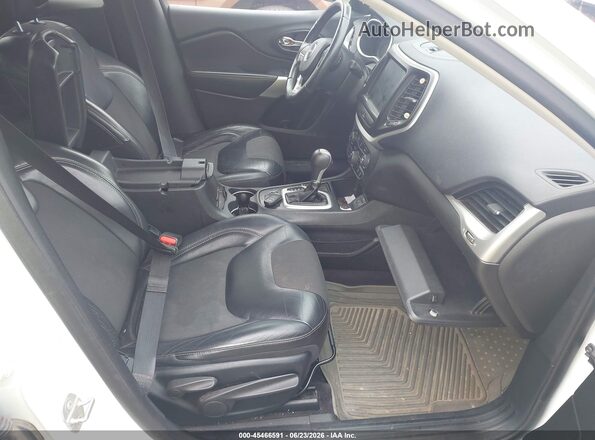 1C4PJLLBOJD538413 2018 JEEP CHEROKEE White Front interior view