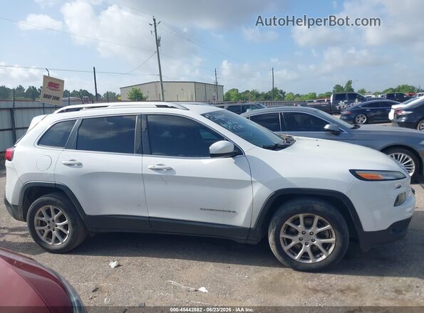 1C4PJLLBXJD605955 2018 JEEP CHEROKEE White Rear interior view