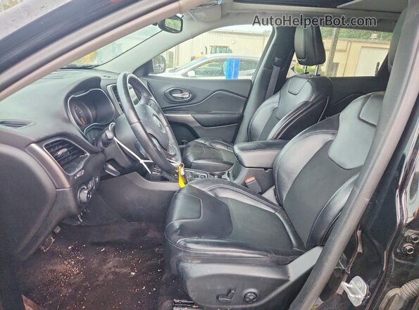 1C4PJLLN5KD242055 2019 JEEP CHEROKEE Черный Вид салона спереди
