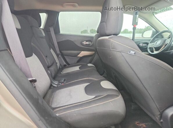 1C4PJMAB1HW584811 2017 JEEP CHEROKEE Gray Vista interior trasera