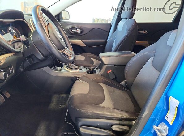1C4PJMAB1HW646336 2017 JEEP CHEROKEE Blue Vista interior delantera