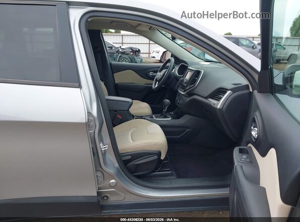 1C4PJMAB5GW313829 2016 JEEP CHEROKEE Серебряный Вид салона спереди