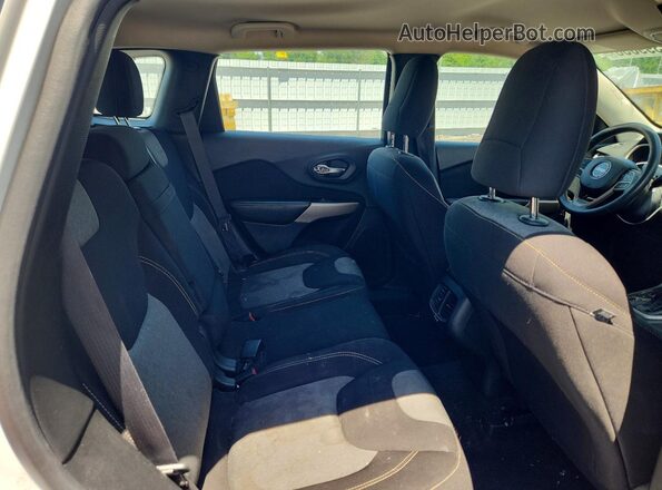 1C4PJMAB7HW571013 2017 JEEP CHEROKEE White Rear interior view
