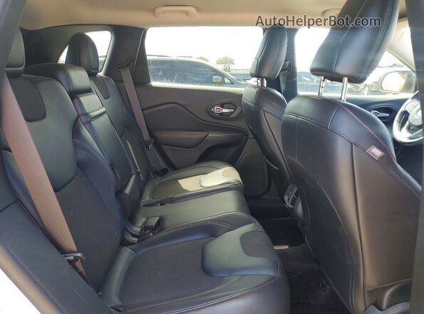 1C4PJMBB0GW268927 2016 JEEP CHEROKEE White Rear seats view