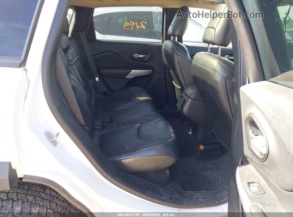 1C4PJMBB1HW569725 2017 JEEP CHEROKEE White VIN sticker view