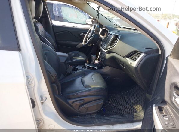 1C4PJMBB1HW569725 2017 JEEP CHEROKEE White Front interior view