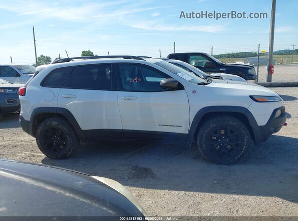 1C4PJMBB1HW569725 2017 JEEP CHEROKEE White Rear interior view