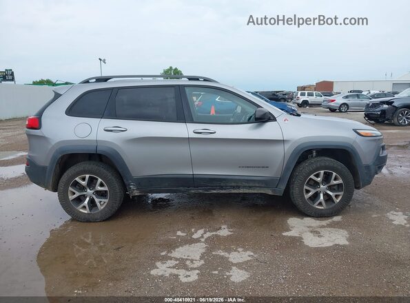 1C4PJMBB3HW528660 2017 JEEP CHEROKEE Gray Вид задньої частини салону