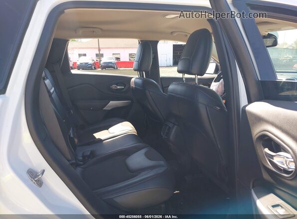 1C4PJMBBXHW660122 2017 JEEP CHEROKEE White Widok naklejki z numerem VIN