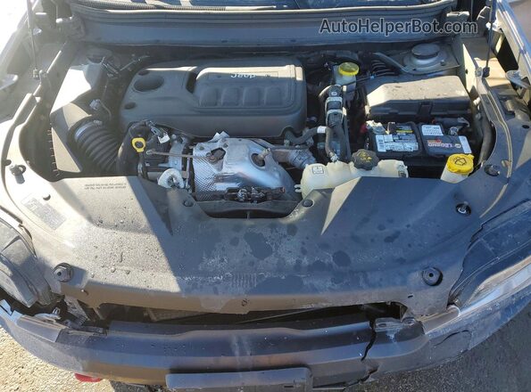 1C4PJMBN3KD281363 2019 JEEP CHEROKEE Silver 