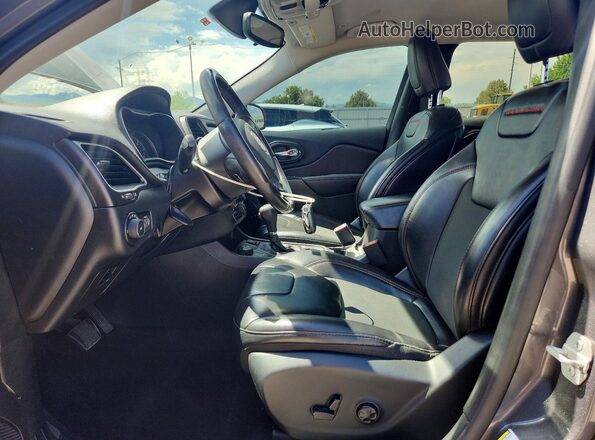 1C4PJMBN4KD436907 2019 JEEP CHEROKEE Gray Widok wnętrza z przodu