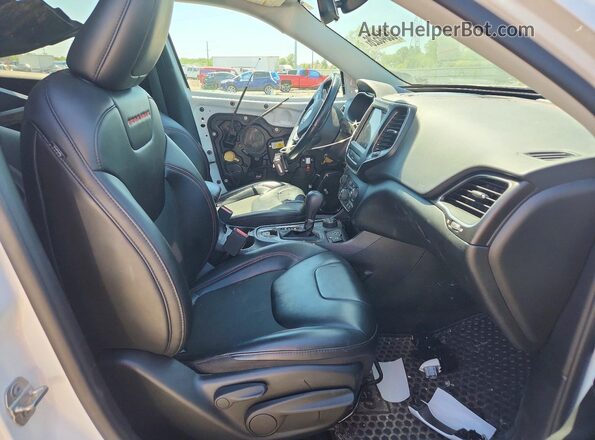 1C4PJMBN8LD540270 2020 JEEP CHEROKEE White Widok wnętrza z przodu