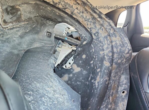 1C4PJMBN8LD540270 2020 JEEP CHEROKEE White Widok tylnych siedzeń