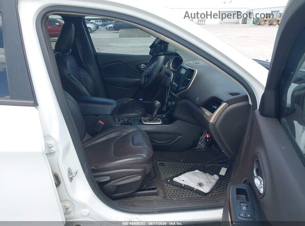 1C4PJMBS0HW564709 2017 JEEP CHEROKEE White Вид салону спереду