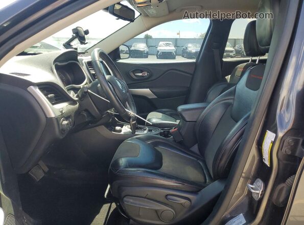 1C4PJMBS3HW605799 2017 JEEP CHEROKEE Gray Front interior view