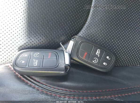 1C4PJMBS5HW530751 2017 JEEP CHEROKEE Black Widok deski rozdzielczej
