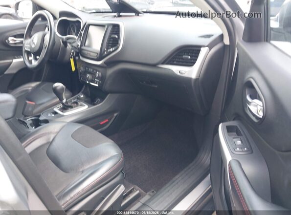 1C4PJMBS6HW634326 2017 JEEP CHEROKEE Silver წინა სალონის ხედი