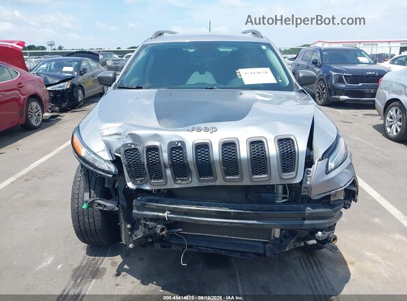 1C4PJMBS6HW634326 2017 JEEP CHEROKEE Silver უკანა სალონის ხედი