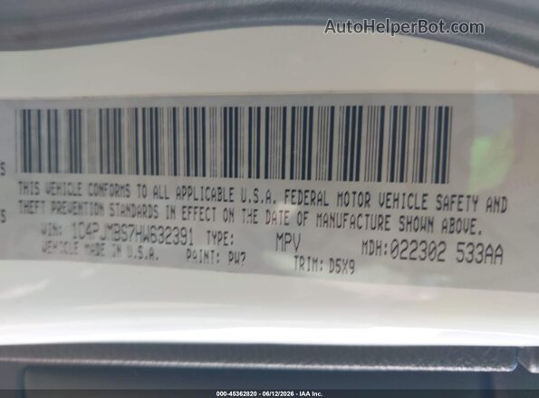 1C4PJMBS7HW632391 2017 JEEP CHEROKEE White Engine compartment view