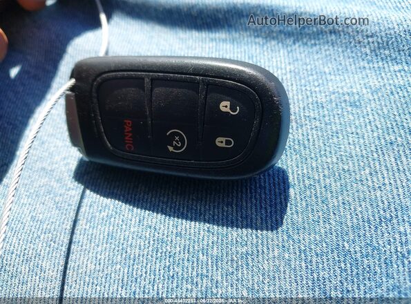 1C4PJMBX0KD185854 2019 JEEP CHEROKEE Burgundy Вид панелі приладів