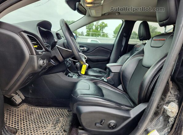 1C4PJMBX0KD225026 2019 JEEP CHEROKEE Black Вид салону спереду