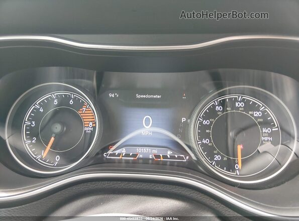 1C4PJMBX1KD283775 2019 JEEP CHEROKEE Red Widok tylnych siedzeń