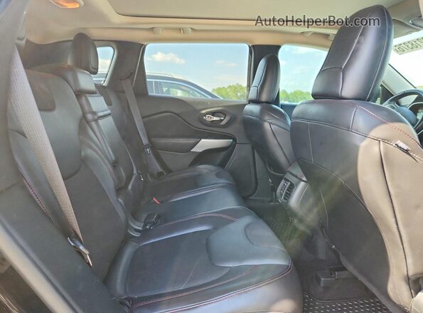 1C4PJMBX3JD582926 2018 JEEP CHEROKEE Black უკანა სალონის ხედი