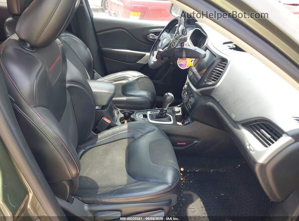 1C4PJMBX3JD600521 2018 JEEP CHEROKEE Green Widok wnętrza z przodu