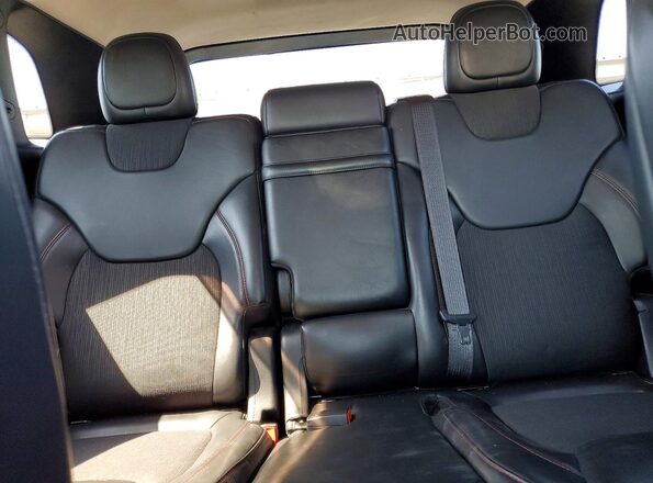 1C4PJMBX3JD619991 2018 JEEP CHEROKEE Silver Հետևի նստատեղերի տեսք