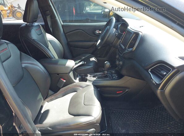 1C4PJMBX3KD257470 2019 JEEP CHEROKEE Black Front interior view