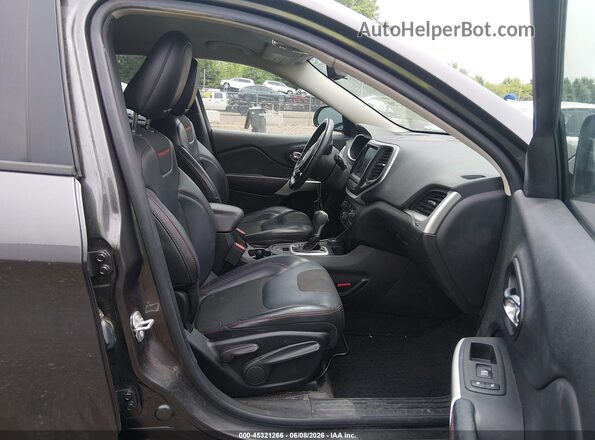 1C4PJMBX5JD529936 2018 JEEP CHEROKEE Gray Вид салону спереду