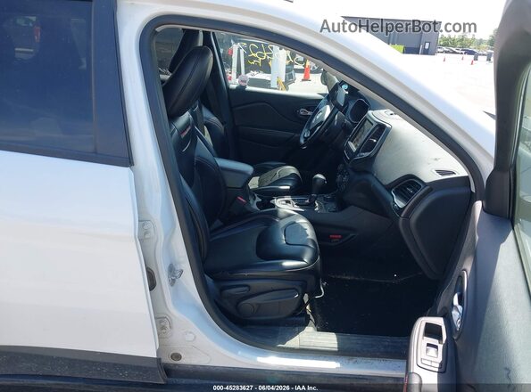 1C4PJMBX6KD415476 2019 JEEP CHEROKEE Белый Вид салона спереди