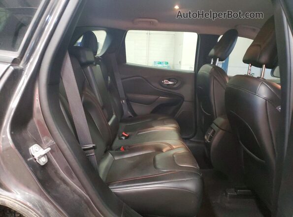 1C4PJMBX9LD636409 2020 JEEP CHEROKEE Gray Widok wnętrza z tyłu