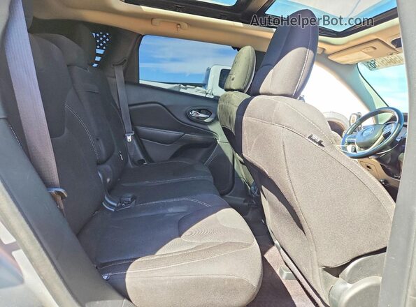 1C4PJMCB0GW226014 2016 JEEP CHEROKEE Silver Rear interior view