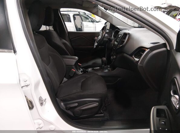 1C4PJMCB0KD213980 2019 JEEP CHEROKEE Белый Вид салона спереди
