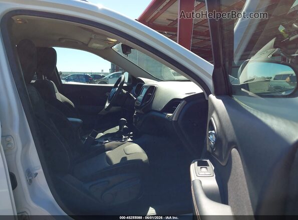 1C4PJMCB3JD528609 2018 JEEP CHEROKEE White 