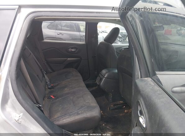 1C4PJMCB3KD190064 2019 JEEP CHEROKEE Silver VIN sticker view